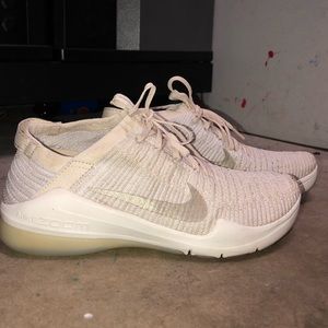 Nike shoes brand new worn once